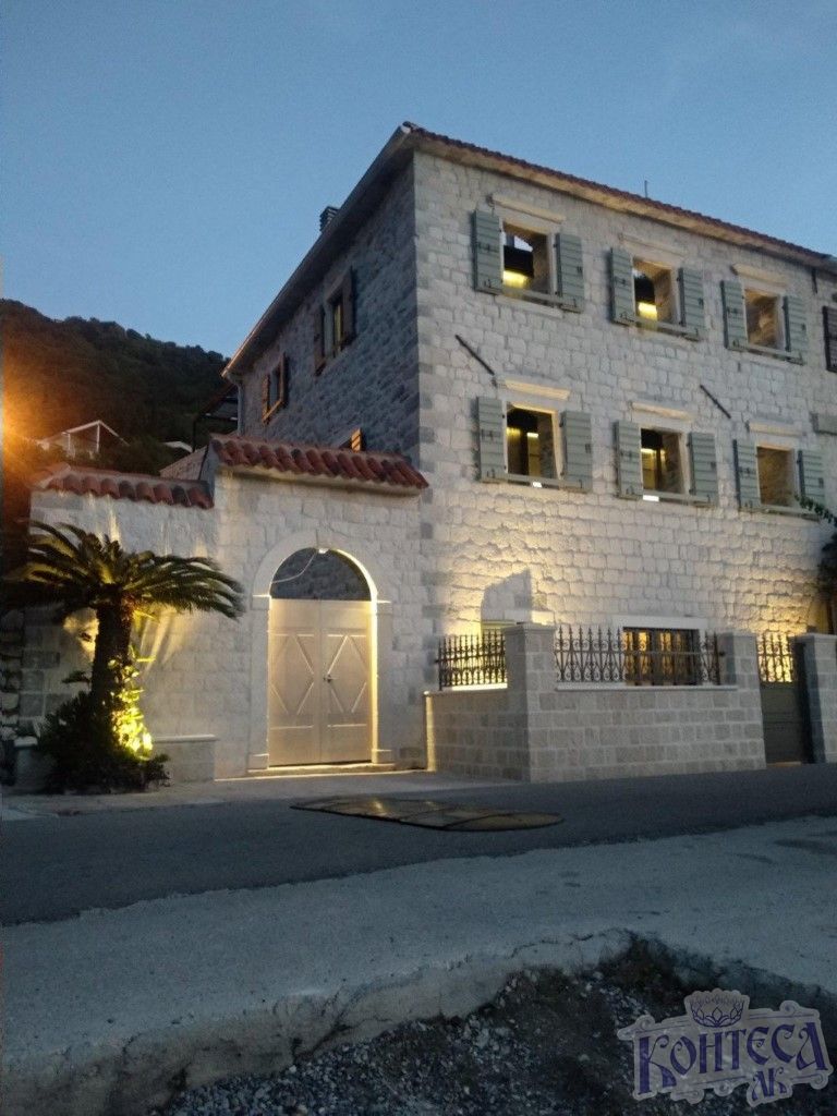 Тиват, Лепетане — отреставрированная каменная вилла у моря